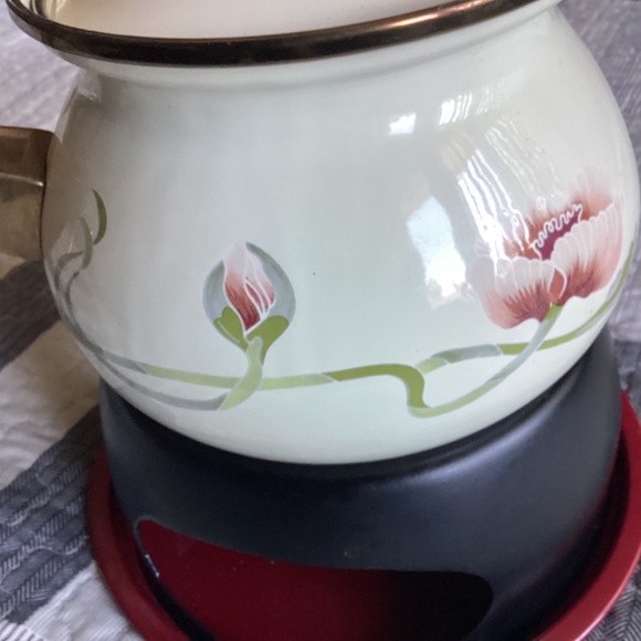 VINTAGE ‘CHEF MATES’ ENAMELED FONDUE SET WITH SOLID BRASS HANDLE & KNOB - Picture 3 of 15